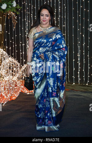 Mumbai, Inde, 20 dec 21018:Hema malini à actrice de Bollywood Priyanka Chopra et musicien Nick Jonas réception de mariage pour l'industrie du film de Bollywood à Mumbai, Inde, le Mercredi, Mai 20, 2018. photo par Prodip Guha Banque D'Images