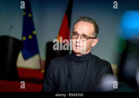 Berlin, Allemagne. Dec 21, 2018. Heiko Maas (SPD), le ministre des Affaires étrangères, parle aux journalistes de l'agence de presse allemande dans un entretien au Ministère fédéral des affaires étrangères. Credit : Kay Nietfeld/dpa/Alamy Live News Banque D'Images