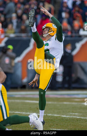 Chicago, Illinois, USA. Dec 16, 2018. - Packers # 6 JK Scott en action au cours de la NFL match entre les Packers de Green Bay et les ours de Chicago à Soldier Field, à Chicago, IL. Photographe : Mike Wulf Crédit : csm/Alamy Live News Banque D'Images