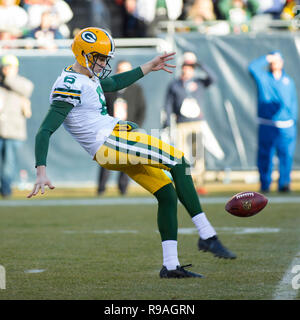 Chicago, Illinois, USA. Dec 16, 2018. - Packers # 6 JK Scott en action au cours de la NFL match entre les Packers de Green Bay et les ours de Chicago à Soldier Field, à Chicago, IL. Photographe : Mike Wulf Crédit : csm/Alamy Live News Banque D'Images