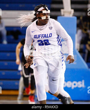 Déc 21, 2018 : Buffalo Bulls en avant Bretagne Morrison (32) au cours de la première moitié de jouer dans le jeu de basket-ball de NCAA entre le Stanford Cardinal et Buffalo Bulls à Alumni Arena à Amherst, N.Y. (Nicholas T. LoVerde/Cal Sport Media) Banque D'Images