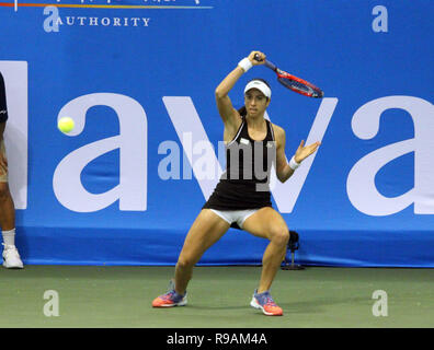 21 décembre 2018 - Christaina McHale de volée dans un match contre Monica Puig au cours de l'Ohio s'ouvrir à l'Neal S. Blaisdell Center à Honolulu, Hawaï - Michael Sullivan/CSM Banque D'Images