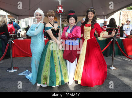 Los Angeles, CA, USA. Dec 21, 2018. Atmosphère, à la mission de Los Angeles Événement de Noël à la mission de Los Angeles à Los Angeles, Californie le 21 décembre 2018. Credit : Faye Sadou/media/Alamy Punch Live News Banque D'Images