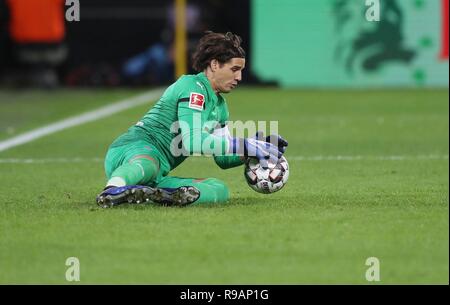 Dortmund, Allemagne. Déc 21, 2018 Football 21.12.2018. firo, 1ère saison 2018/2019 Bundesliga, BVB Borussia Dortmund - Borussia VfL Mönchengladbach, Gladbach Borussia Mönchengladbach, 2 : 1 simple action, Yann Sommer | Conditions de crédit dans le monde entier : dpa/Alamy Live News Banque D'Images