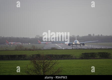 Gatwick, Londres, Royaume-Uni, 22 Décembre, 2018.De l'aéroport Gatwick de Londres dans la matinée du 22 décembre 2018, à la suite d'une attaque de drone Crédit : arrestations Andy Stehrenberger/Alamy Live News Banque D'Images