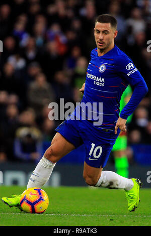 Londres, Royaume-Uni. 22 Dec 2018. Eden Hazard de Chelsea en action. Premier League, Chelsea v Leicester City à Stamford Bridge à Londres le samedi 22 décembre 2018. Cette image ne peut être utilisé qu'à des fins rédactionnelles. Usage éditorial uniquement, licence requise pour un usage commercial. Aucune utilisation de pari, de jeux ou d'un seul club/ligue/dvd publications. pic par Steffan Bowen/ Andrew Orchard la photographie de sport/Alamy live news Banque D'Images