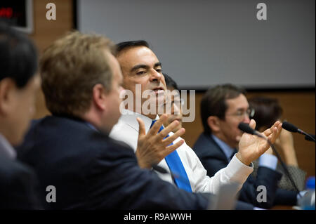 Carlos Ghosn, ancien président et directeur général de Nissan Motor Co., parle au cours d'une réunion de l'exécutif au siège du constructeur à Yokohama, Kanagawa Prefecture, Banque D'Images