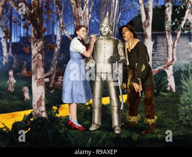 Titre original : The Wizard Of Oz. Titre en anglais : The Wizard Of Oz. Année : 1939. Réalisateur : VICTOR FLEMING. Stars : Judy Garland, JACK HALEY, Ray Bolger. Credit : M.G.M / Album Banque D'Images