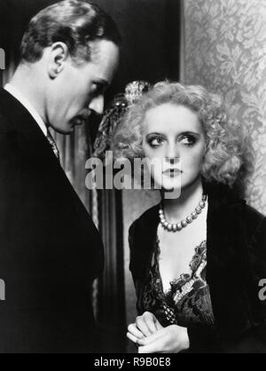 Titre original : DES DROITS DE SERVITUDE. Titre en anglais : DES DROITS DE SERVITUDE. Année : 1934. Directeur : John Cromwell. Stars : Leslie Howard et Bette Davis. Credit : RKO / Album Banque D'Images