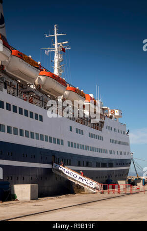 Maroc, Tanger, Port, passerelle de Marco Polo MV bateau de croisière amarré au quai Banque D'Images