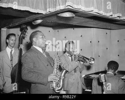 Tommy Potter,Charlie Parker, Miles Davis, Duke Jordan, Max Roach. Banque D'Images