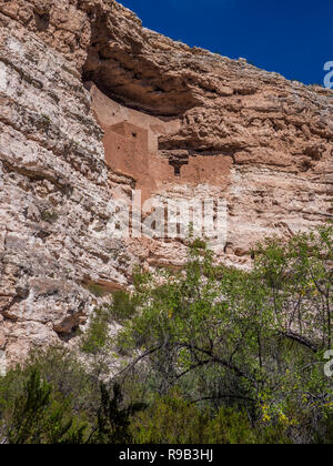 Tribue Sinagua du sud des ruines Indiennes pueblo, Montezuma Castle National Monument, Camp Verde, en Arizona Banque D'Images