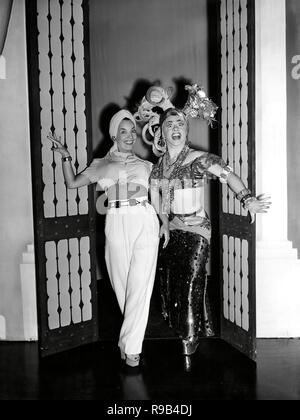 Titre original : BABES ON BROADWAY. Titre en anglais : BABES ON BROADWAY. Année : 1941. Directeur : Busby Berkeley. Stars : MICKEY ROONEY ; Carmen Miranda. Credit : M.G.M. / Album Banque D'Images