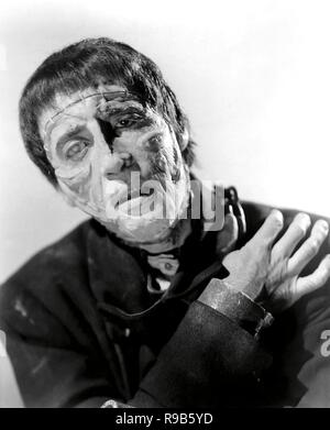 Titre original : THE CURSE OF FRANKENSTEIN. Titre en anglais : LA MALÉDICTION DE FRANKENSTEIN. Année : 1957. Directeur : Terence FISHER. Stars : CHRISTOPHER LEE. Credit : HAMMER FILM PRODUCTIONS / Album Banque D'Images