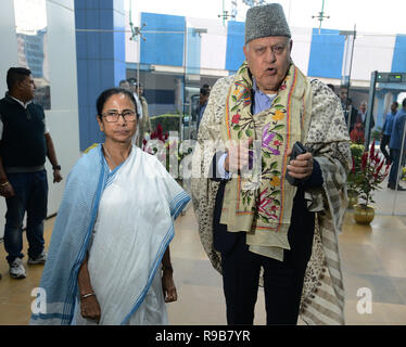 Howrah, Inde. Dec 21, 2018. Conférence nationale Président Farooq Abdullah à la rencontre de l'Ouest Bengale Chef Ministre Mamata Banerjee au secrétariat d'Etat à Howrah Nabanna. Credit : Saikat Paul/Pacific Press/Alamy Live News Banque D'Images