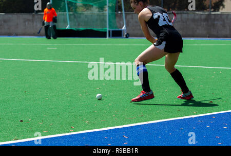 Moorpark, CA - le 26 mai : les joueurs de hockey de champ stricks la rondelle ; Northwest vs Rush'd dans la Californie 2018 Cup, Moorpark College 26 Mai, 2018 Banque D'Images