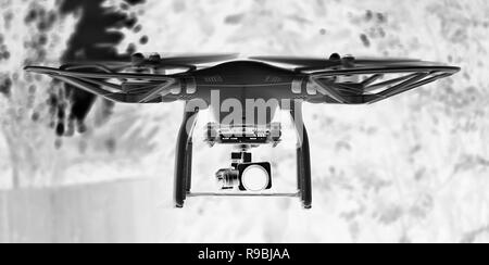 UAV Camara drone, utilisé pour la surveillance et la collecte de renseignements en Ukraine par les militaires sur le champ de bataille Banque D'Images