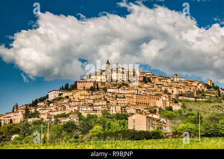 Hilltown de Trevi, Ombrie, Italie Banque D'Images