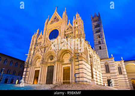 La Cathédrale de Sienne (en italien : Duomo di Siena) (1348) est une église médiévale à Sienne, Italie Banque D'Images