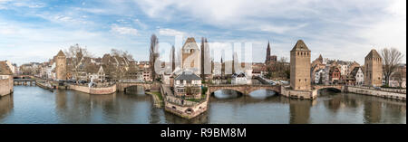 STRASBOURG, FRANCE - 03 avril 2018 : vue panoramique sur la Petite France à Strasbourg, France du Barrage Vauban au printemps 2018 Banque D'Images