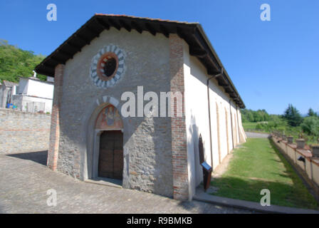 L'extérieur de l'église de San Fiorenzo à Bastia Mondovì, Italie - Piémont Banque D'Images