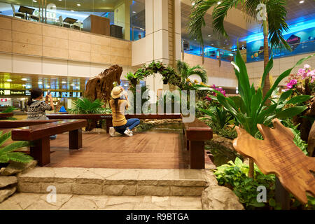 Singapour - CIRCA AOÛT 2016 : l'intérieur de l'aéroport Singapour Changi. L'aéroport Changi de Singapour est le principal aéroport civil de Singapour, et l'un des Banque D'Images