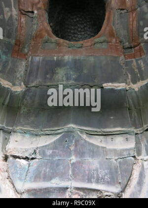 La gigantesque statue en bronze, de 44 pieds de hauteur, près du Grand Bouddha à Kotoku-in Temple à Kamakura est un trésor national datant de 1252. Banque D'Images