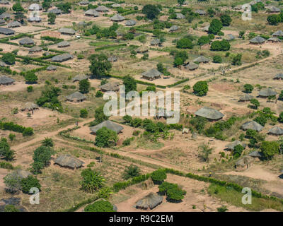 Petit village, près de Pweto, Katanga, République démocratique du Congo. Vue aérienne Banque D'Images