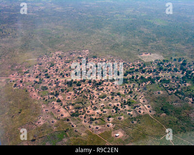 Petit village, près de Pweto, Katanga, République démocratique du Congo. Vue aérienne Banque D'Images