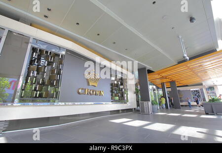 Personnes visitent Crown Casino de Melbourne en Australie. Banque D'Images