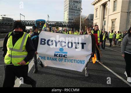 Des militants du gilet jaune l'Irlande à Dublin, lors d'une manifestation pour protester contre le gouvernement irlandais est d'enregistrer sur une gamme de questions sociales, y compris la crise du logement et les récentes expulsions. Banque D'Images