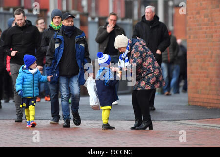 Fans arrivent à venir du ciel parier match de championnat à Ewood Park, Blackburn. Banque D'Images