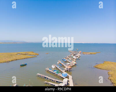 La jetée de pêche sur le fleuve Sado à Carrasqueira Banque D'Images