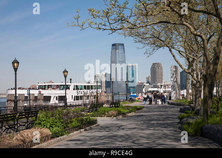 Le Ferry pour la Statue de la liberté, Battery Park, New York, USA Banque D'Images