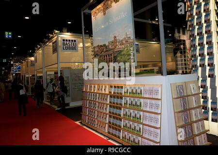 Impressions de l'offre différents et des présentations sur les stands dans les différentes salles à la foire du livre 2018 de Francfort am Main Allemagne Banque D'Images