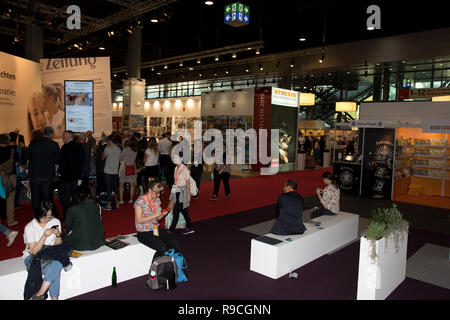 Impressions de l'offre différents et des présentations sur les stands dans les différentes salles à la foire du livre 2018 de Francfort am Main Allemagne Banque D'Images