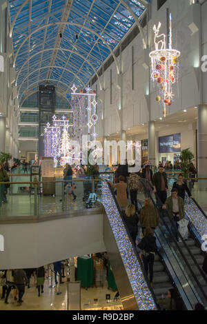 Décorations de Noël à l'intérieur du centre commercial Highcross Leicester, Royaume-Uni Banque D'Images