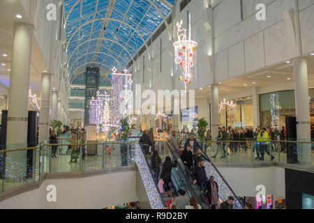 Décorations de Noël à l'intérieur du centre commercial Highcross Leicester, Royaume-Uni Banque D'Images