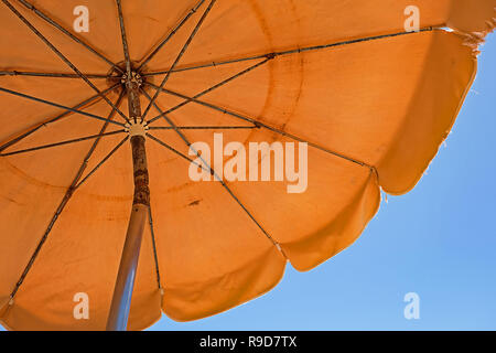 Parasol rusty et usé Banque D'Images