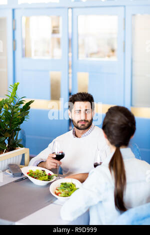 Couple having lunch Banque D'Images