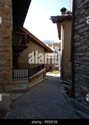 Verrand - Pré Saint Didier. Route de village, de la vallée d'Aoste - Italie Banque D'Images