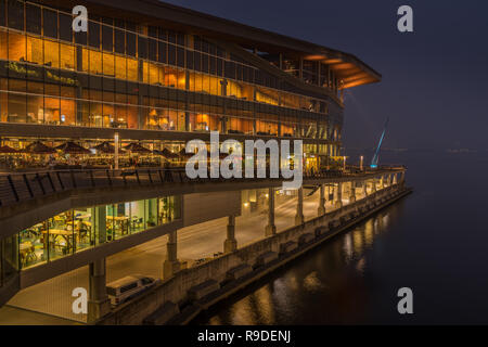 Vancouver, Canada - Aug 22, 2018. Vue de la nuit de Canada Place at waterfront Banque D'Images