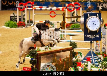 Londres, Royaume-Uni. Dec 22, 2018. La 3ème place. Laura Kraut équitation Zeremonie. USA.. La Coupe du monde de saut FEI Longines. Concours hippique. Olympia. La London International Horse Show. Londres. GBR. 22/12/2018. Credit : Sport en images/Alamy Live News Banque D'Images