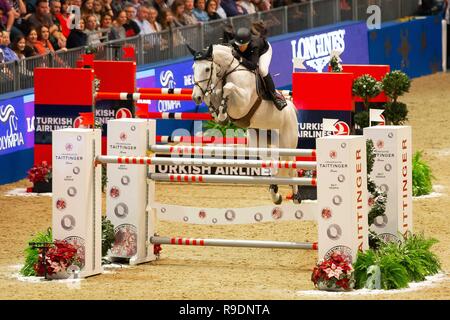 Londres, Royaume-Uni. Dec 22, 2018. La 3ème place. Laura Kraut équitation Zeremonie. USA.. La Coupe du monde de saut FEI Longines. Concours hippique. Olympia. La London International Horse Show. Londres. GBR. 22/12/2018. Credit : Sport en images/Alamy Live News Banque D'Images