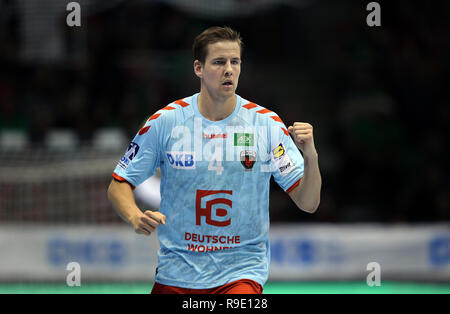 Magdeburg, Allemagne. Dec 23, 2018. Handball : Bundesliga, SC Magdeburg - Füchse in Berlin, 18e journée. La Berlin Bjarki Mar Elisson cheers après un but. Credit : Ronny Hartmann/dpa-Zentralbild/dpa/Alamy Live News Banque D'Images