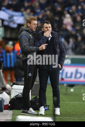 Bruges, Belgique. 23 décembre 2018. Edward toujours, l'entraîneur adjoint du Club Brugge et Ivan Leko, entraîneur-chef du Club Brugge au cours de la Jupiler Pro League match day 20 entre le Club de Bruges et le Royal Antwerp FC le 23 décembre 2018 à Bruges, Belgique. (Photo de Vi : Crédit Photos Pro/Alamy Live News Banque D'Images