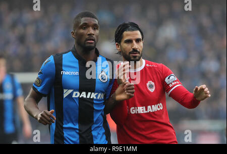 Bruges, Belgique. 23 décembre 2018. Clinton Mata du Club Brugge et Lior Refaelov d'Anvers pendant la Jupiler Pro League match day 20 entre le Club de Bruges et le Royal Antwerp FC le 23 décembre 2018 à Bruges, Belgique. (Photo de Vincent Van Doornick/Isosport) Credit : Pro Shots/Alamy Live News Banque D'Images