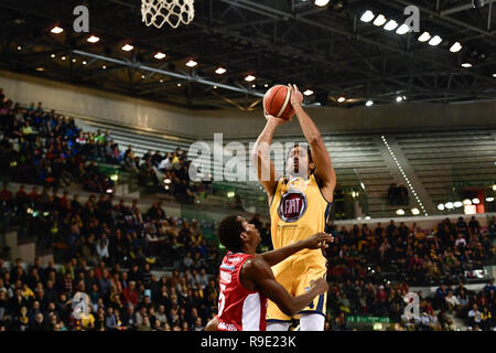 Turin, Italie. Dec 23, 2018. Foto Marco Alpozzi - LaPresse 23 12 2018, Torino, Italia Sport Panier Panier - Satagione 2018 - 2019 - Turin Fiat Vs Pistoia Panier 2000 Nella foto : James Michael Ray McAdoo (Auxilium) Turin Fiat ; Photo Marco Alpozzi - LaPresse 23 décembre 2018 Turin, Italie Serie A Sport Basket Basket - Saison 2018 - 2019 Turin Fiat Vs Pistoia Panier 2000 Dans le pic : James Michael Ray McAdoo (Auxilium Torino Fiat) ; Crédit : LaPresse/Alamy Live News Banque D'Images