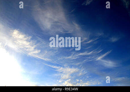 Whispy Ciel Nuages Banque D'Images