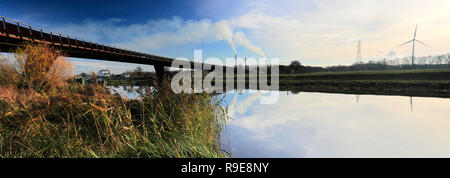 Le pont sur la rivière Nene, Whittlesey, Cambridgeshire, Angleterre, Royaume-Uni Banque D'Images